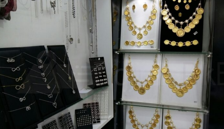 Tentim vjedhje në një argjendari, plagoset pronari