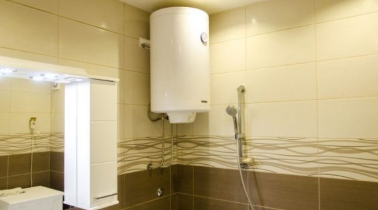 Bojleri ndër shpenzuesit më të mëdhenj të rrymës: KEDS tregon në çfarë kohe ta lëshoni atë