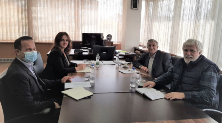 Jasharaj takohet me Nagavcin, i kërkon mbështetje që të mos fillojnë me veprime sindikale