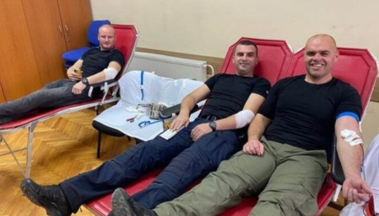 31 pjesëtarë të Policisë së Kosovës dhurojnë vullnetarisht gjak