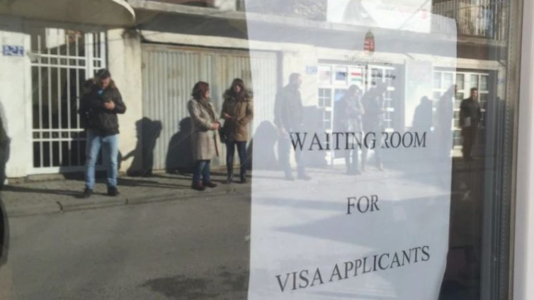 Pajisja me vizë po u kushton kosovarëve sa një rrogë mujore