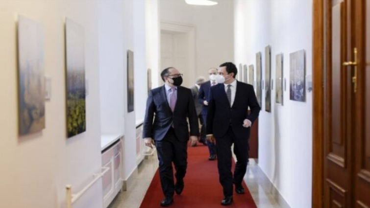 Kurti i thotë kryeministrit austriak: Po përjetojmë rritje të pashembullt ekonomike