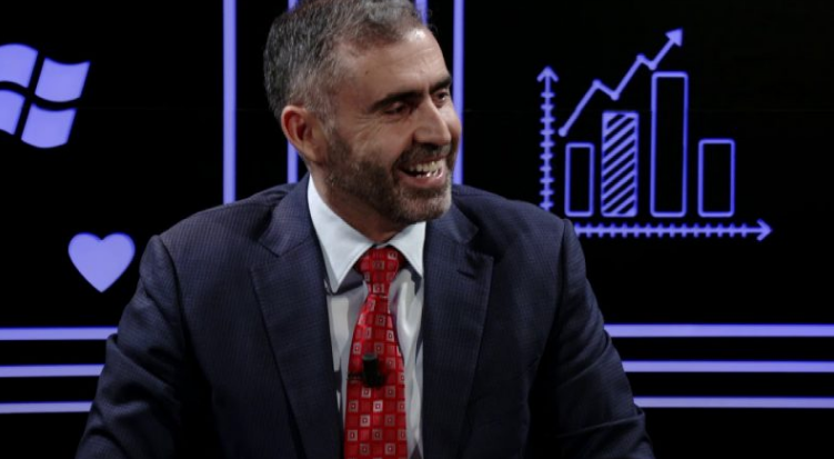 Avokati i njohur kosovar i jep fund beqarisë, kush është partnerja?