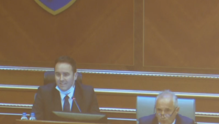 Konjufca nuk ia jep fjalën Haki Abazit në Kuvend