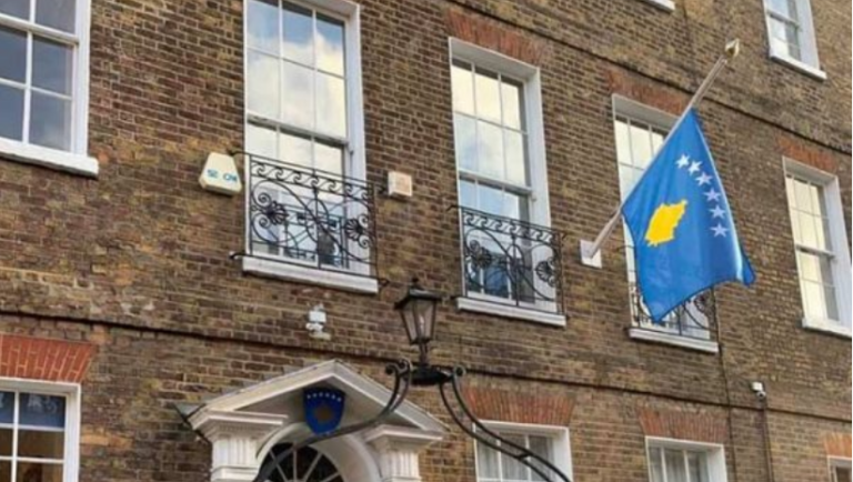 Ambasada e Kosovës në Angli del me njoftim të rëndësishëm për qytetarët