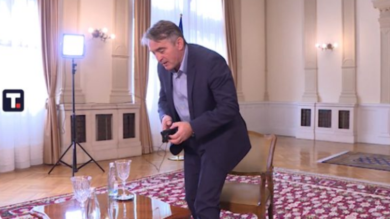 Gazetari serb mohon gjenocidin në Srebrenicë, Komshiq çohet nga intervista