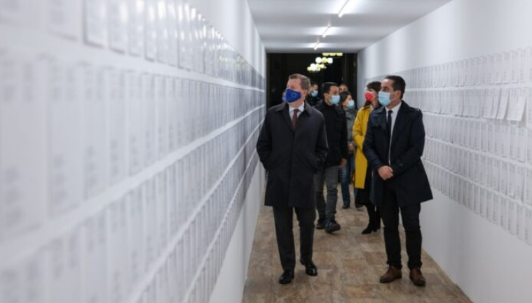 Shefi i Zyrës së BE-së: Çështja e të pagjeturve vazhdon të jetë tema më e dhimbshme për kosovarët