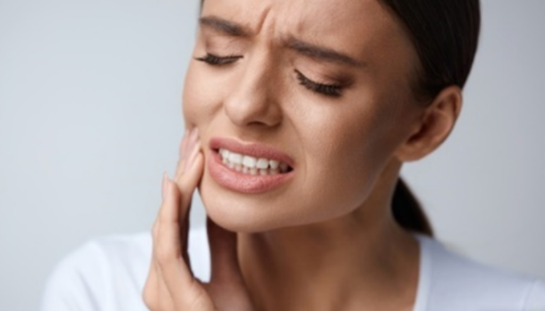 Cili është shkaktari që grave ju dëmtohen dhëmbët më shumë gjatë periudhës së shtatzënisë?