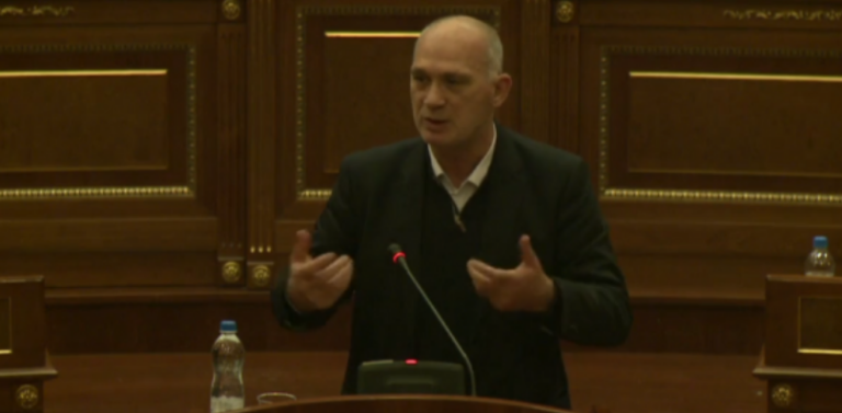 Deputeti i VV-së: Amerikanët na kanë quajtur terroristë, kanë më shumë interesa ekonomike në Serbi sesa te ne