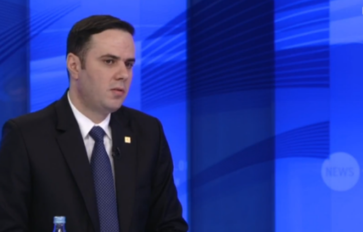 Abdixhiku: S’ka më skandal sesa kur Kurti thotë “Unë e kam mbështetur Bidenin e ju jo”, po s’ke bo mirë o zotëri