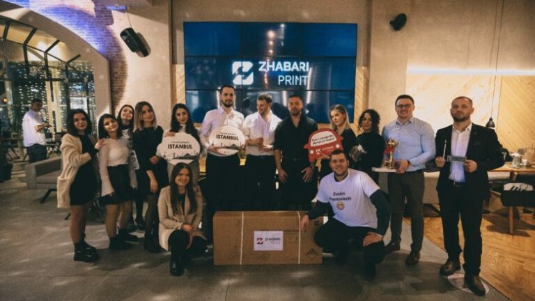 Zhabari Print feston dhe shpërblen stafin për fundvit