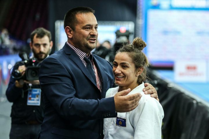 Si e mori vesh Majlinda për ofertën 3 milionëshe? “M’u derdh kafja…”