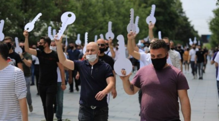 Rikthimi i TVSH’së në 18%, gastronomët kërkojnë takim urgjent me Kurtin