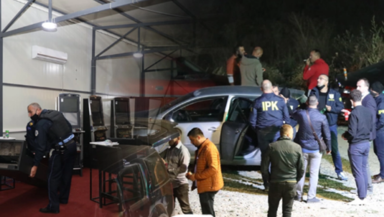 Këta janë 73 të akuzuarit për krim e korrupsion në Karaçevë, në mesin e tyre edhe zyrtarë policorë