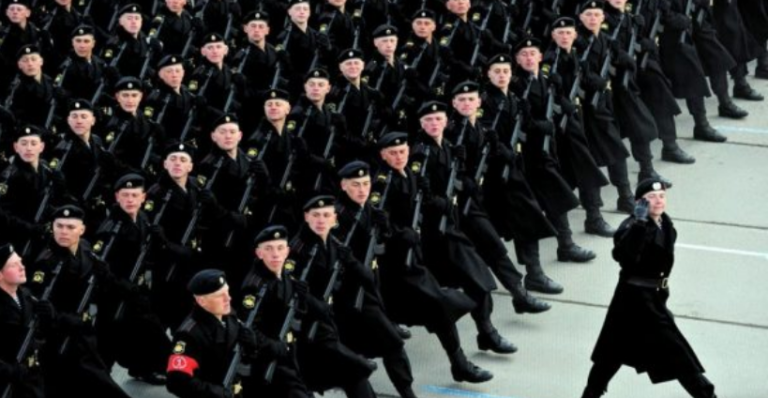 “Me sa duket Serbia po përgatitet për luftë”, ekspertët zbulojnë taktikën ruse për ta hutuar Amerikën