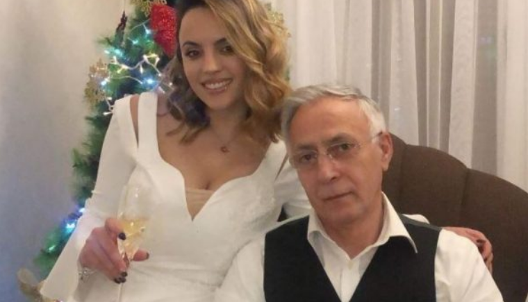 “Edhe sa duroka njeriu babi?”, Gresa i shkruan me mall Jakup Krasniqit