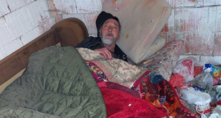 E dhimbshme: Ka vdekur Faik Zeqiri, mitrovicasi që jetonte i vetmuar dhe në gjendje të mjerueshme