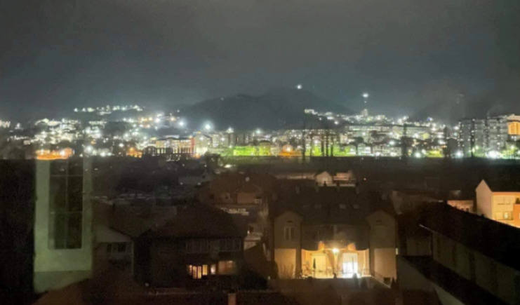 Fotografi e shkrepur nga jugu i Mitrovicës: Serbëve në veri nuk u është ndalur rryma fare