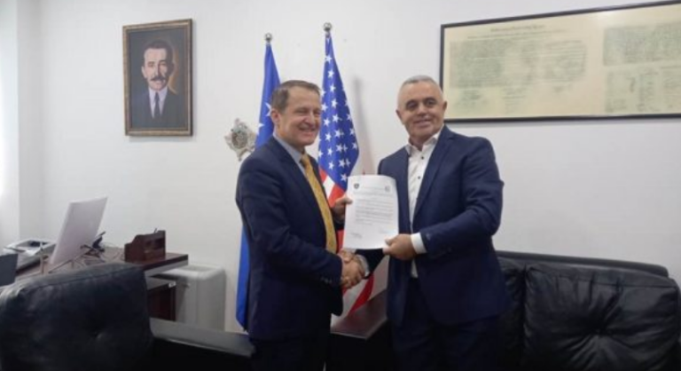 Babai i Milot Rashicës bëhet drejtor i Shëndetësisë në Vushtrri