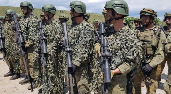 Rekomandohen trajnime ushtarake për të rinjtë në Kosovë: Përvojën e vetme me armë, kur gjuajnë në dasma