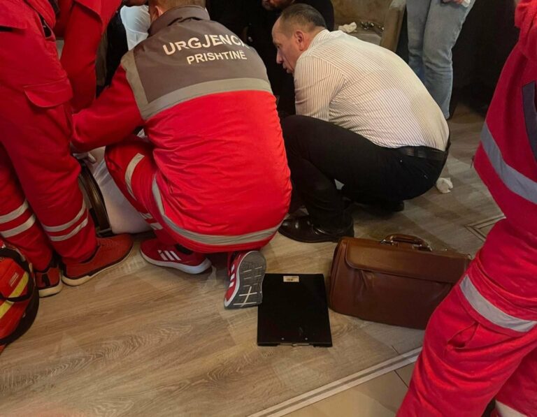 Deputetit kosovar, Ferat Shala, ia shpëtoni jetën një qytetar që pësoi sulm epilepsie