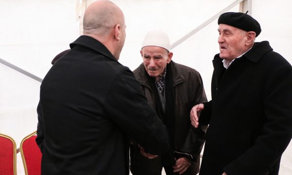 Ramush Haradinaj shkon për ngushëllime te familja e Kadri Veselit