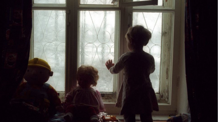 Nëna braktisë katër fëmijët dhe largohet në drejtim të panjohur