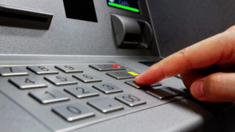 Një bankë kosovare alarmon klientët: Nëse iu telefonon dikush mos ia jepni të dhënat bankare