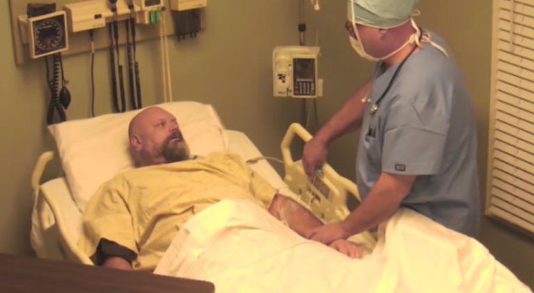 I thonë se ka qenë në koma për 10 vjet, shikoni reagimin e tij