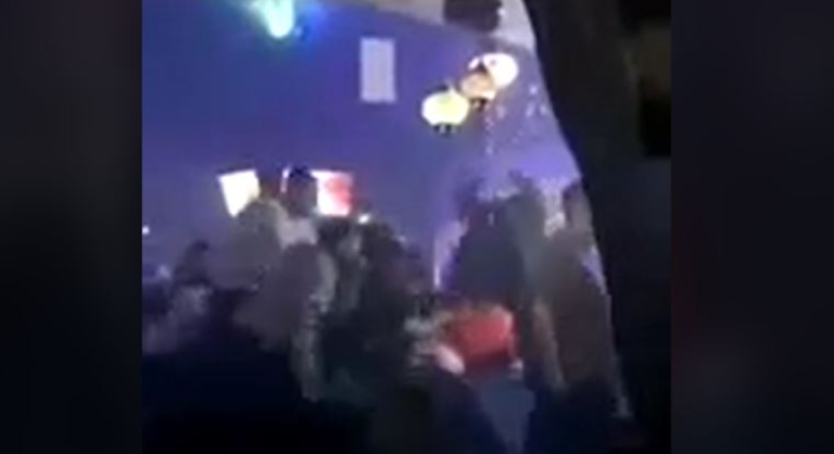 Rrahje masive në një lokal të Gjilanit (VIDEO)