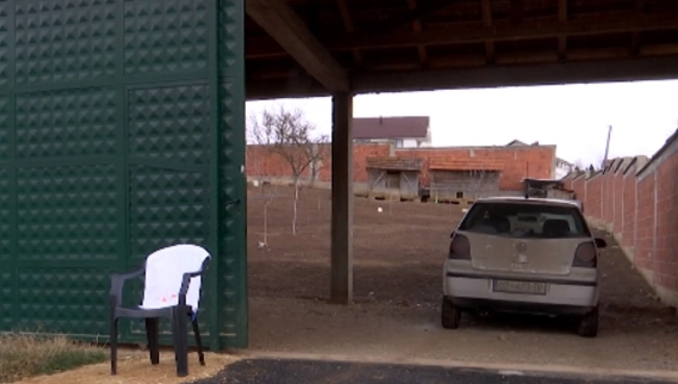 Dëshmia e djalit të çiftit: Në gusht babai tentoi ta mbyste me çarçaf sa ishte në gjumë, por nëna iku