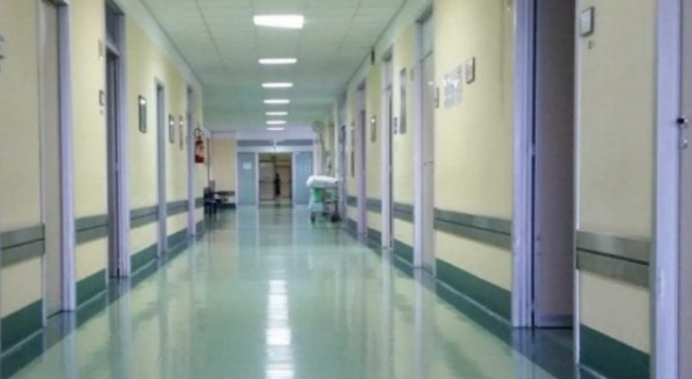 Flet drejtoresha e Spitalit të Mitrovicës: Gruaja nga Llausha u soll pa shenja jete