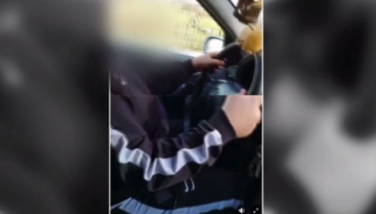 Fëmija në Podujevë nget veturën, trimërohet të shkelë këmbësorët