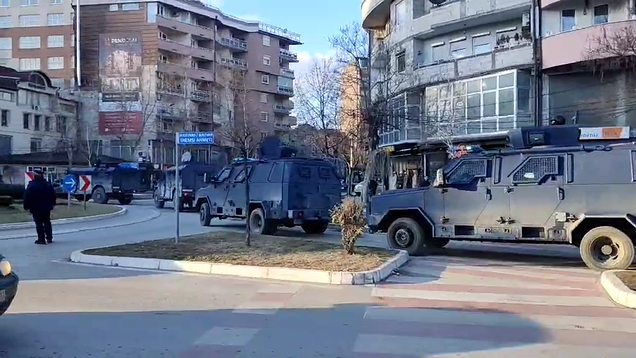 Tensionet para Referendumit serb, policia e Kosovës tregon gatishmërinë me parakalim në Mitrovicë