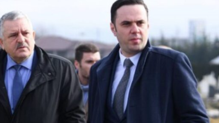 Agim Veliu i kërkon publikisht debat në televizion Lumir Abdixhikut, Ekrem Hysenin e quan “gjynah”