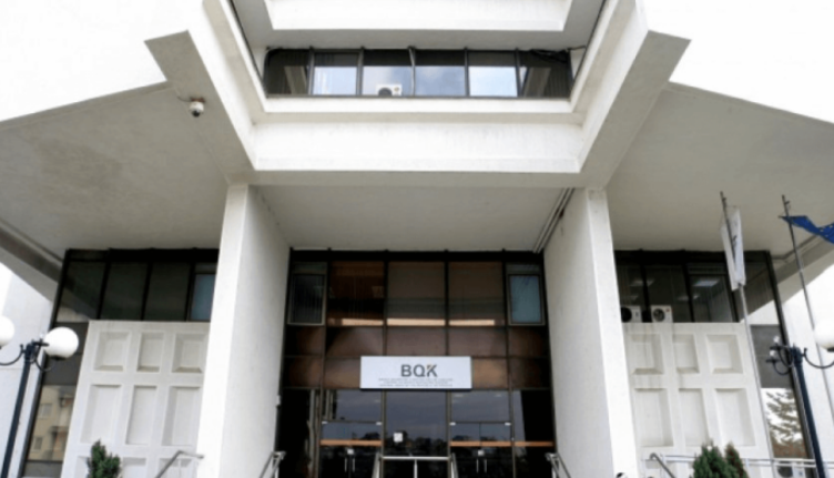 Bankat fitojnë miliona euro nga tarifat e shërbimeve