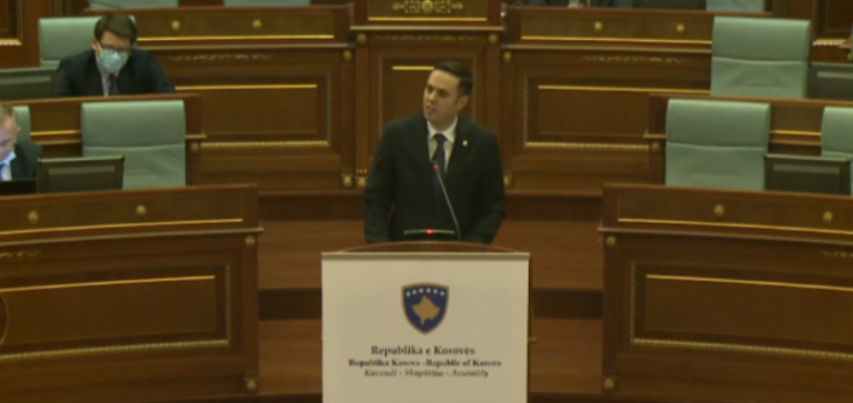 Abdixhiku: Qeveria sikur po shijon tensionin dhe përplasjen me faktorin ndërkombëtar