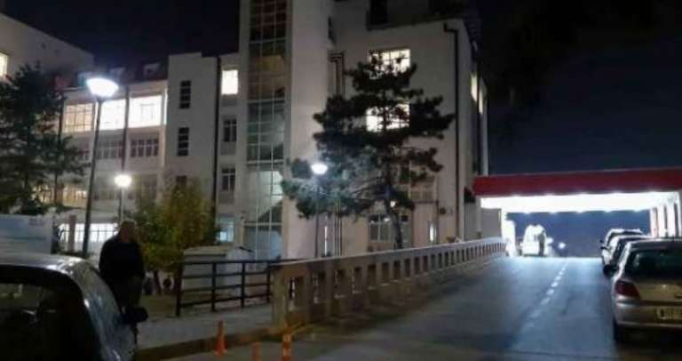 Burri nga Shtimja akuzon mjekët për vdekjen e gruas dhe foshnjës, flasin nga QKUK