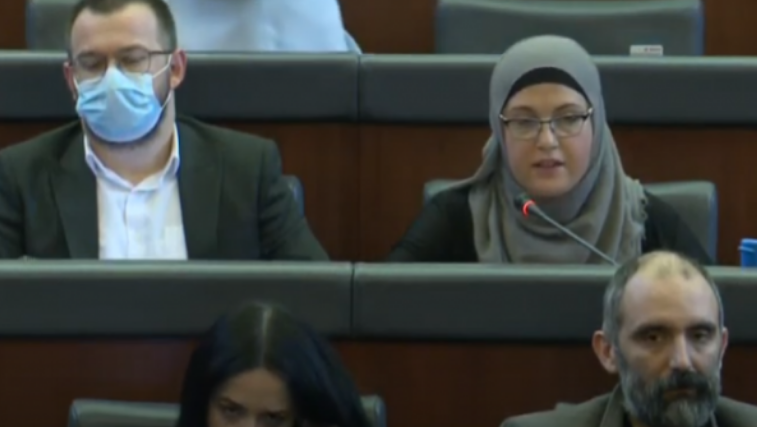 Deputetja e VV-së Demi Murtezi, kritikon një masë antiCovid të marrë nga Qeveria