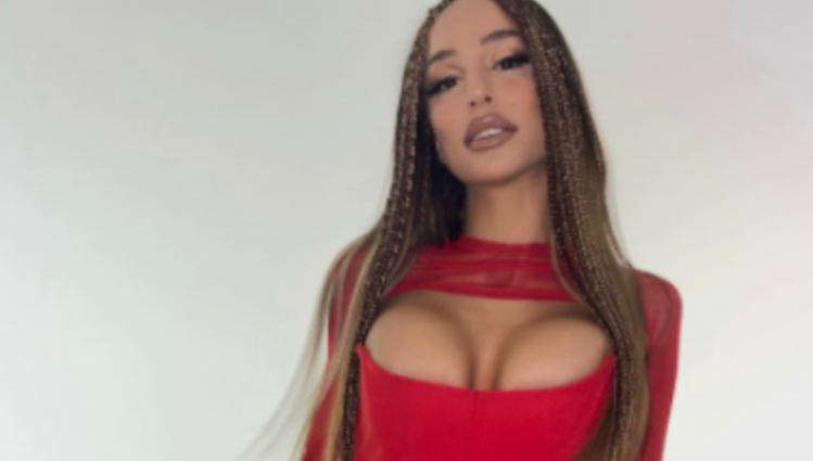 Këngëtarja e famshme në Serbi ‘çmend’ mediat atje: Jam shqiptare, nuk e mohoj