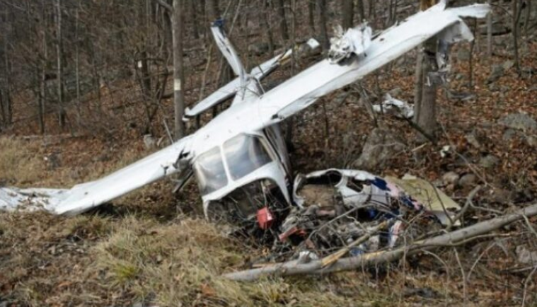 E dhimbshme: Rrëzohet avioni privat, shuhet e gjithë familja