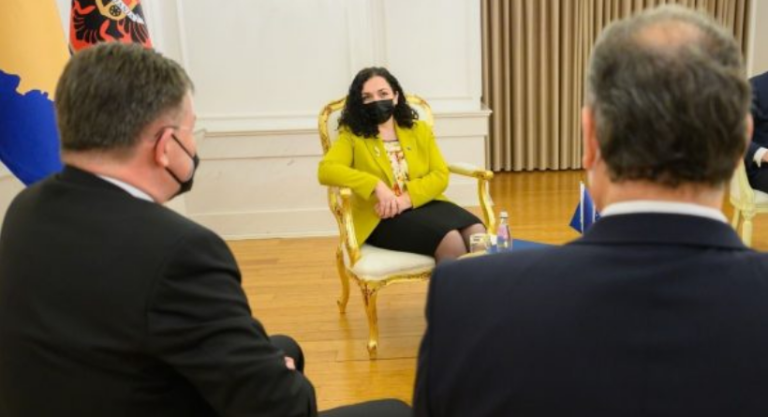 Presidentja në takimin me Lajçakun e Escobarin: Dialog për njohje reciproke, palët të trajtohen barabartë
