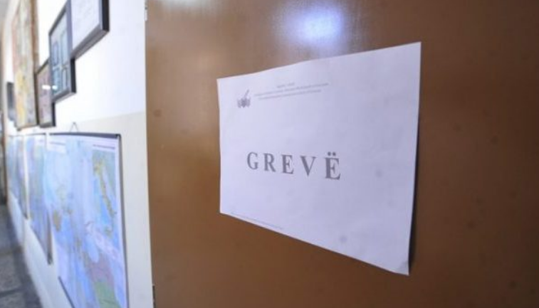 ​Sindikatat s’tërhiqen: Greva nëse Ligji i Pagave s’miratohet deri në mars