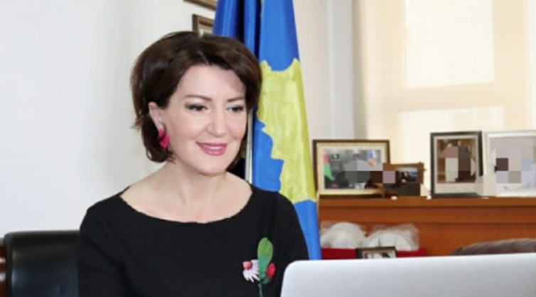 Atifete Jahjaga ndryshon përsëri pamjen, bëhet bionde
