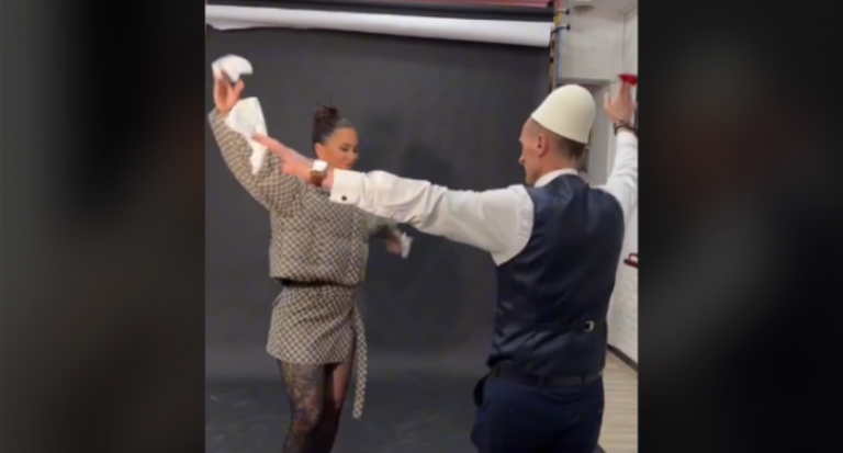 Dafina Zeqiri publikon videon duke vallëzuar bashkë me profesorin nga Vushtrria