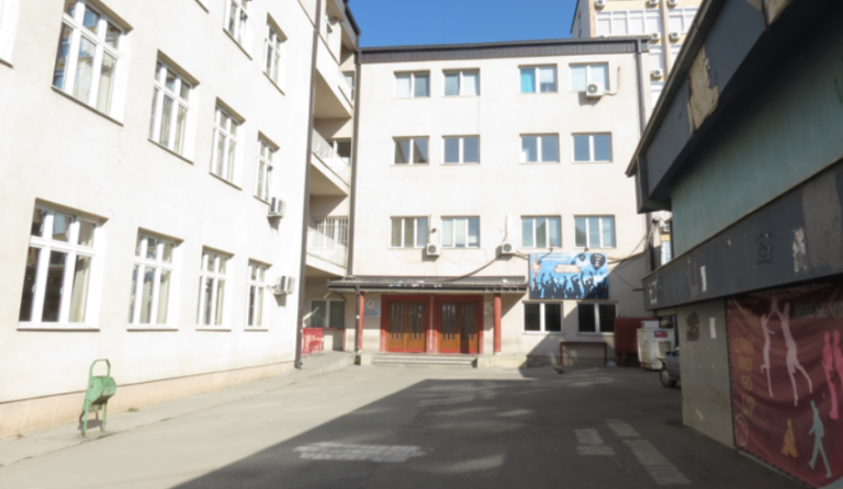 Juridiku apo Ekonomiku: Kush ka më shumë studentë?