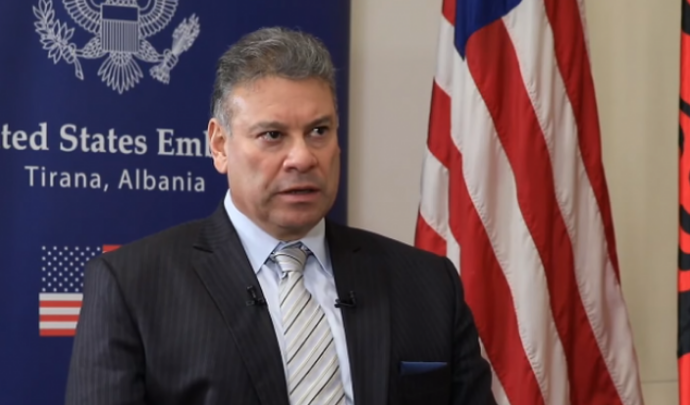 Escobar: Të dyfishohen përpjekjet për të arritur marrëveshje kompromisi në mes të Kosovës dhe të Serbisë