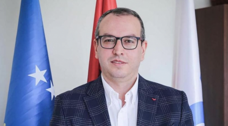 Gjoshi i PDK’së: Presidentja mburret me shpenzimet e saj, pasi e ka izoluar veten dhe Kosovën
