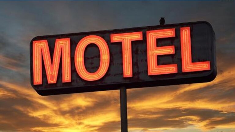 Një 77-vjeçar vdes në një motel