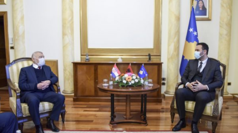 Mesiq: Serbët e urrejnë Millosheviqin, jo pse shkaktoi luftëra, por pse i humbi ato